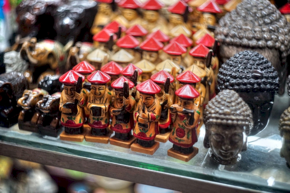 Visitors can find many items at Dong Xuan market such as clothes, shoes, food, and electronics